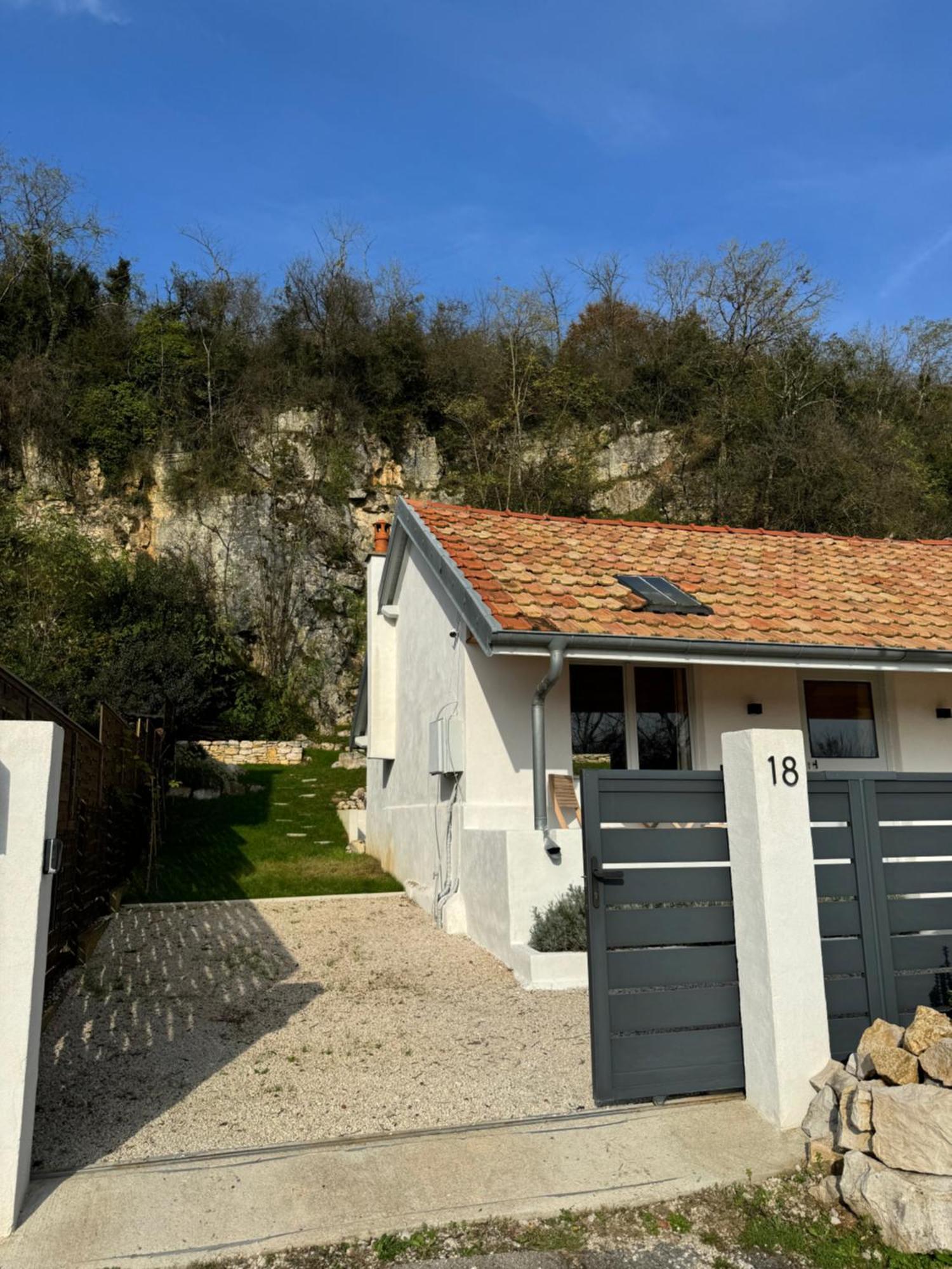 Maison Au Bord De L'Eau Les Roches Rochefort-sur-Nenon Bagian luar foto