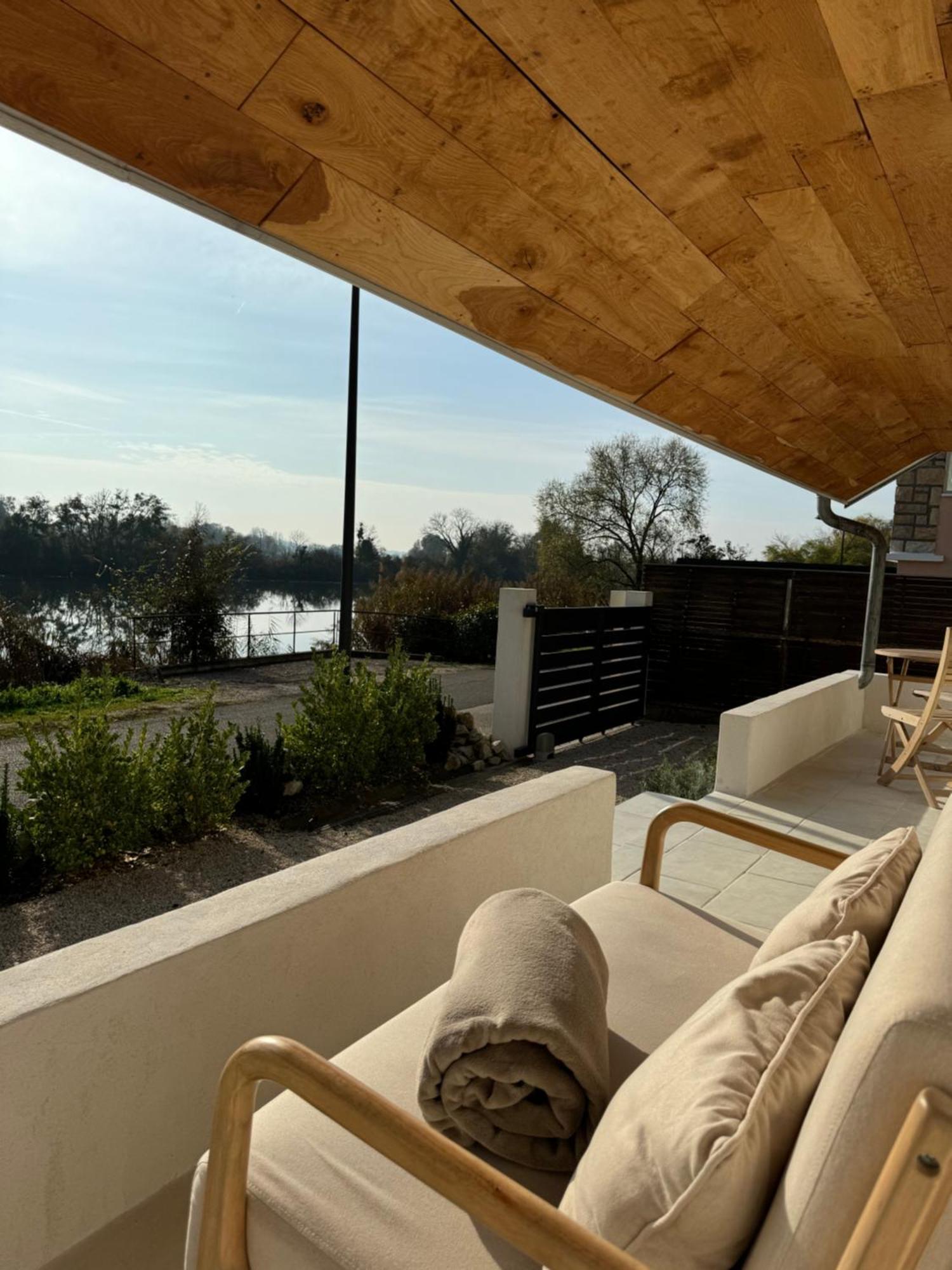Maison Au Bord De L'Eau Les Roches Rochefort-sur-Nenon Bagian luar foto
